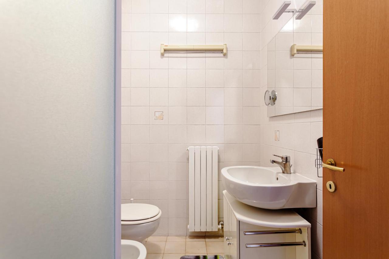 Comfy Apartment In Corso Como Milan Bagian luar foto